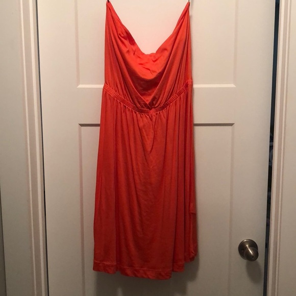 H&M Dresses & Skirts - H&M strapless coral dress